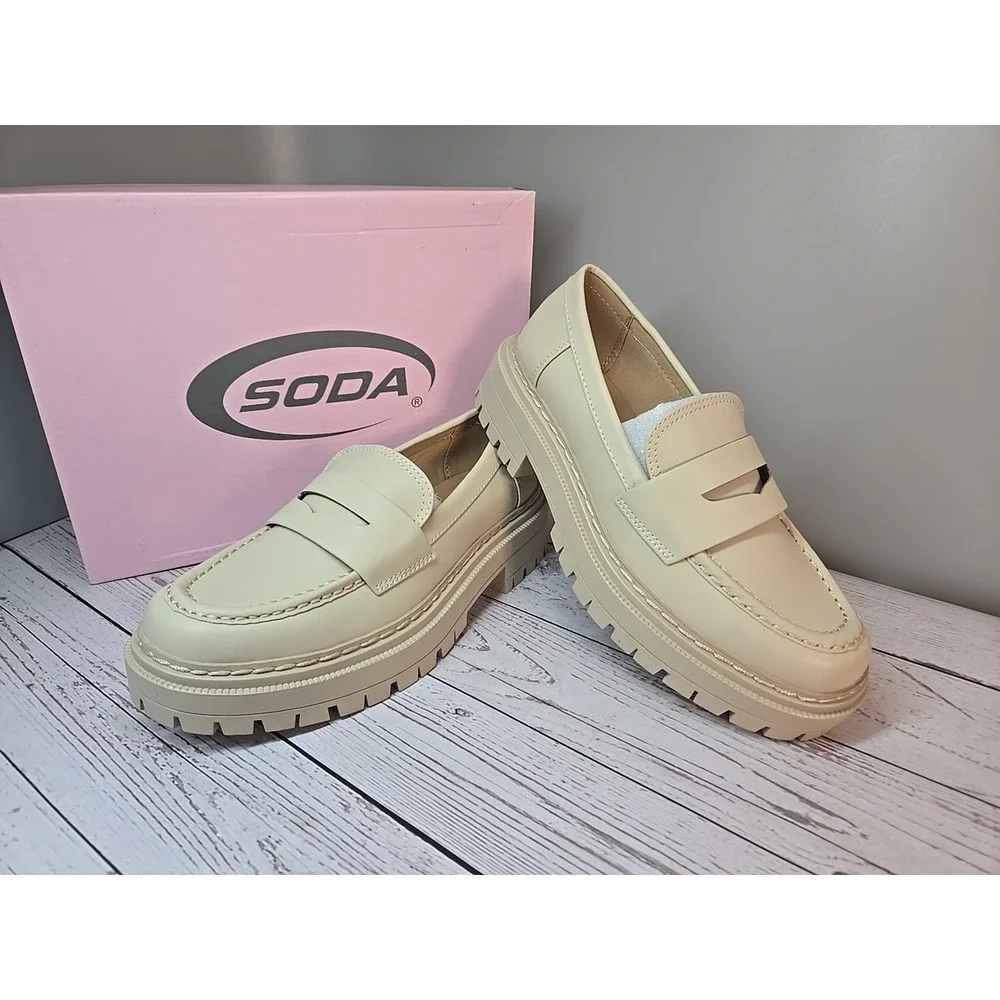 Soda Womens Eureka Chunky‎ Penny Loafer Bone Size 7 *New*